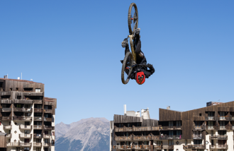 Bike Park Closing : Show freestyle Big air bag by Commencal